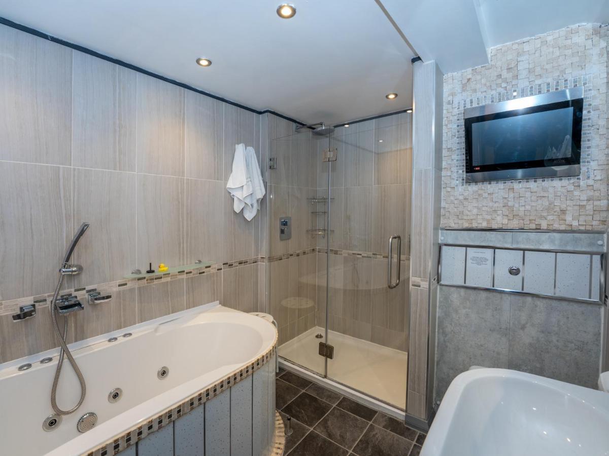Manor House Bed & Breakfast 3*